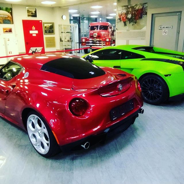 evgena_bogach в LOOKY. #lamborghinigallardo,#alpharomeo4c,#competizione. #lamborghinigallardo...