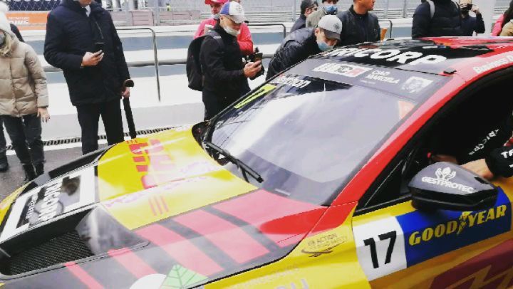 evgena_bogach в LOOKY. #pitlane,#wtcr,#sochiautodrom,#sochionline,#гоночныйуикенд. Прогулка по #pitlane...