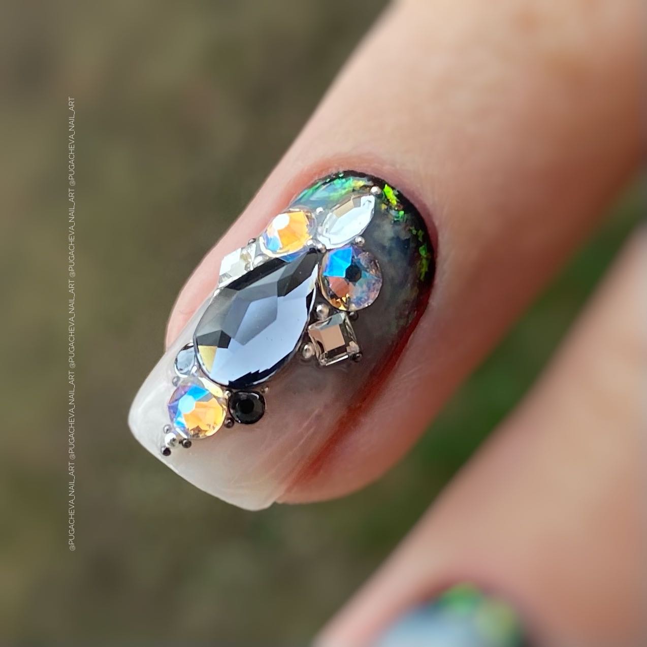 pugacheva_nail_art в LOOKY. #ручнаяроспись,#росписьногтей,#укреплениегелем,#укреплениеногтей,#покрытиегельлаком,#маникюр,#новомомосковск,#красотаспасетмир,#инкрустация,#инкрустацияногтей,#инкрустациястразами,#pugacheva_nail_art. Всем любителям страз...