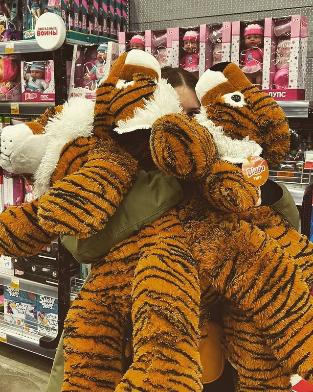 v_a_l_e_r_i_official в LOOKY. . 🐯🐯🐯