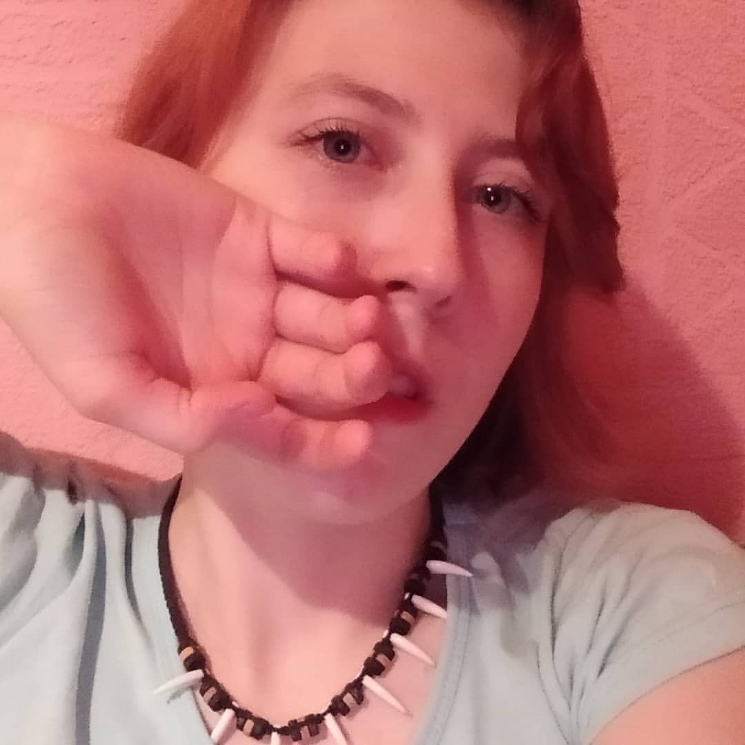 Filters and cosmetics do wonders.  Of course, she did not become overly beautiful, but now you can look without tears and compassion
Фильтры и косметика творят чудеса. Сверх красоткой,конечно не стала,но теперь можно смотреть без слез😂