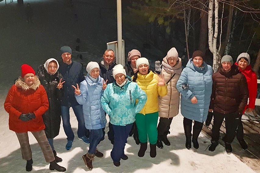 Предновогодняя встреча коллег из ЦОП уже в более расширенном составе с семьями и детьми была с очень насыщенной программой! Катание с горок, прогулка по зимнему лесу, снеговики ( правда не в нашем исполнении☺️) подняли настроение, вкусный шашлык...и конечно застолье и веселье! Но это уже следующая история😉