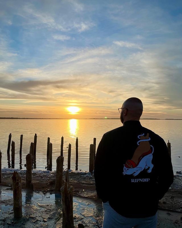 koch_sergey в LOOKY. #крым,#sunset,#print,#ведущий,#россия,#ведущийкрым. Что лучше? 🤔

Закат...