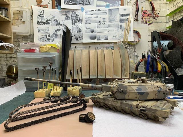 Евгении в LOOKY. #стендовыймоделизм,#scaletank,#scale35,#масштабныемодели,#scalemodel,#scalemodels,#scalemodelsworld,#звездамоделизм,#zvezdamodels,#микродизайн. Нанёс часть пигменто...