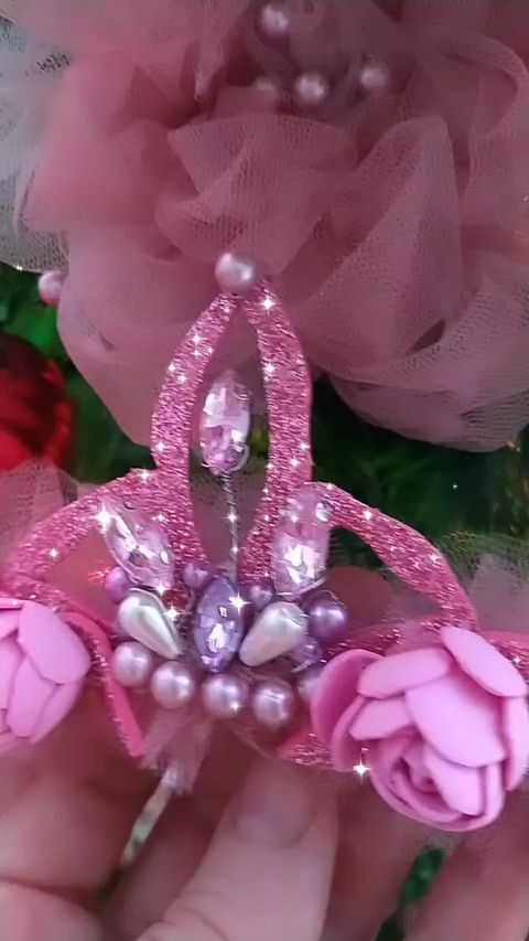 elizaweta_hm в LOOKY. #цветочки,#канзаши,#бантики,#резиночкм,#заколки,#бантики,#бантикидлядевочек,#ободкиручнойработы,#заколкиназаказ,#прядиволос,#изобильненскийгородскойокруг,#заколки,#длямаленькихмодниц,#фоамиранhandmade,#фоамиран,#блёстки,#длядевочек,#канзаши,#ставропольскийкрай,#школа,#школьнаяформа,#школьныебантики,#школьныеаксессуарыручнойработы,#новыйгод. Красота для маленько...