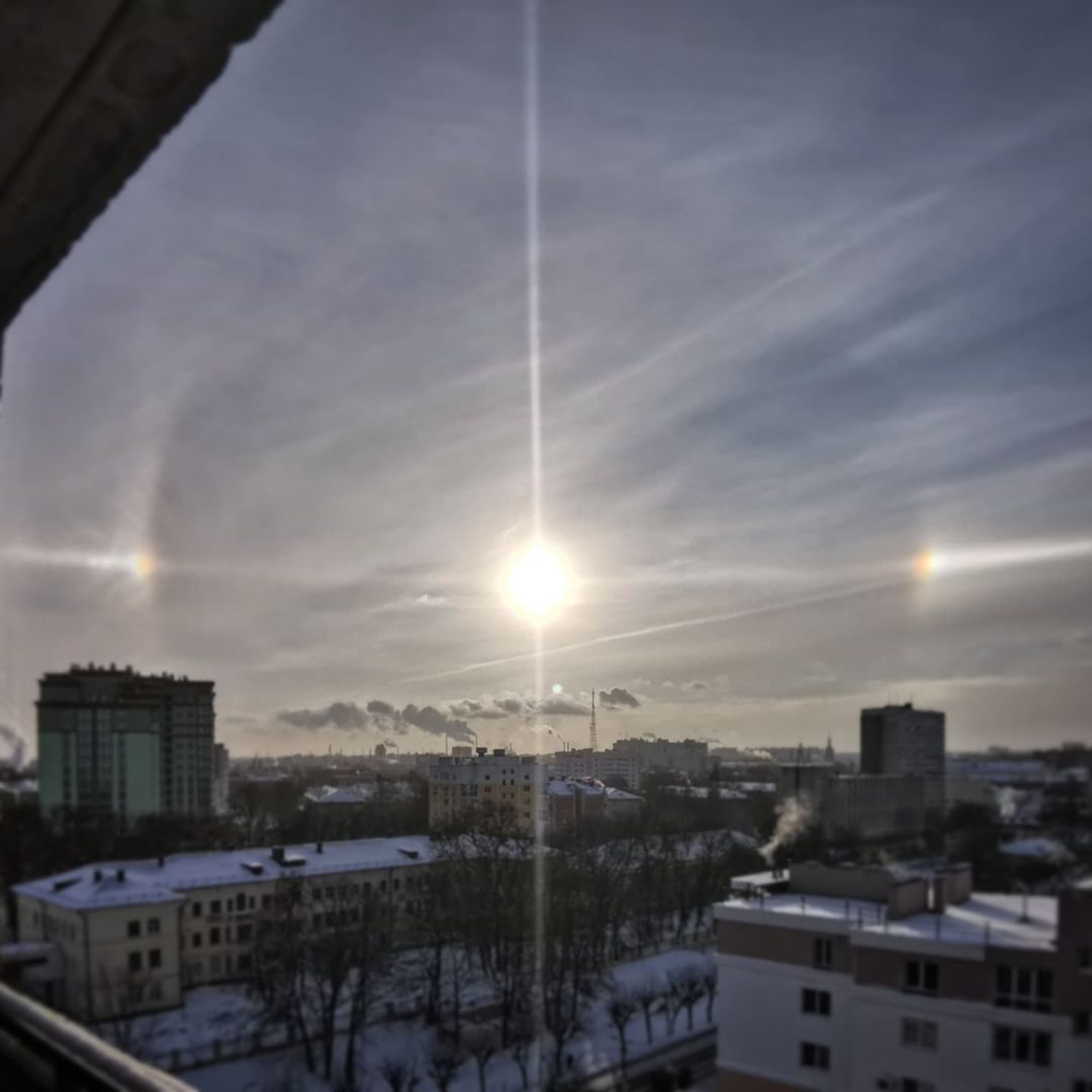 s.e_len_a в LOOKY — гало с 12-го этажа
в день зимнего солнцеворота, 21.12.21
пол