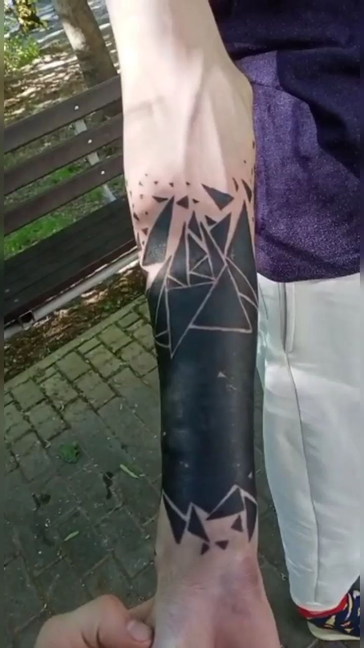 tattoo_paradoxx в LOOKY. #blackwork,#blackworktattoo,#tattoo,#tatooideas,#tattoartist,#tattoomoscow,#tattoos,#tattoodesign,#tattoolife,#tattooflash. Решили координально ...