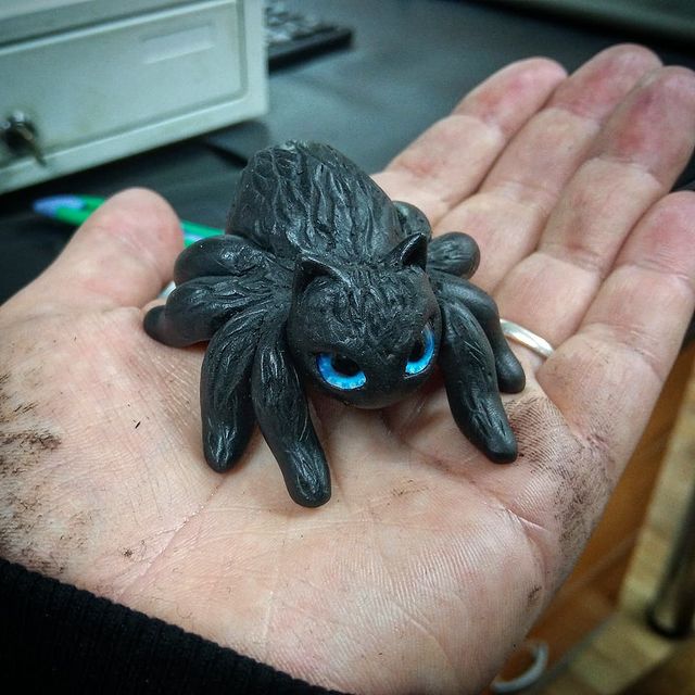 alx_nvsk в LOOKY. #spidercat,#spider,#cat,#clay,#bakedclay,#blueeyed,#glasseyes,#diy,#becauseican,#christmasmood,#newyear,#handmade,#котопавук. Слепила тут на работ...