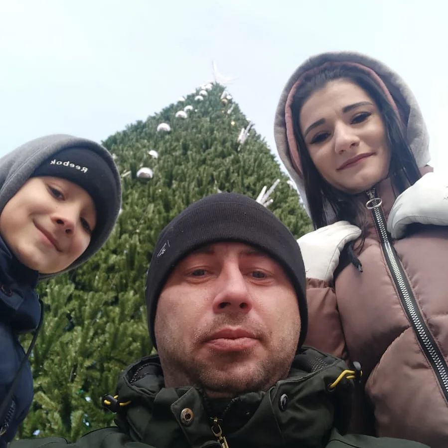Семья, мои любимые, жаль еще одного сыночки не хватает, мы его любим