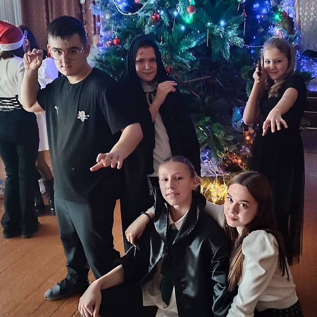 kseniya.an1709 в LOOKY. #новыйгод,#новыйгод2022,#школа2,#елка,#2022,#мойкласс. В двух шагах от Ново...
