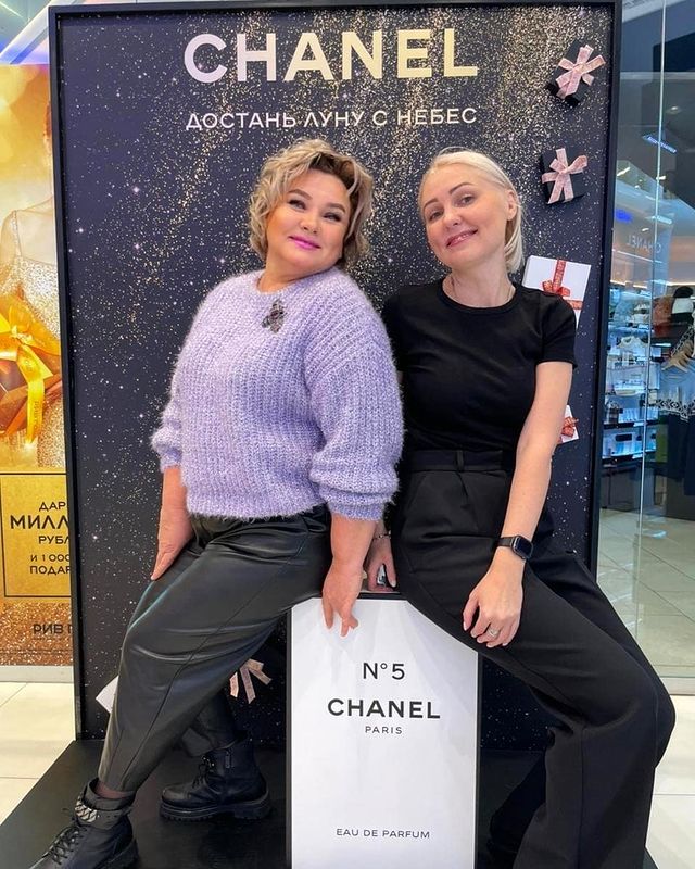 tamaraiva2303 в LOOKY. #Ривгош#chanel#chanelhappyholidaus#новыйгод#клиентскийдень#столетиеуспеханомер5#праздник#радость#настроение#подарки#@anna0406sv#@iren.balakina#@artyomnov#. Достать луну с небес...