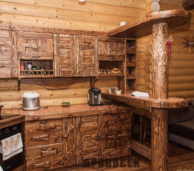 woodcolors.ru в LOOKY. #сундук,#подстарину,#мебельназаказ,#производствомебели,#мебельвбаню,#деревянныйдом,#деревяннаямебель,#педикюр,#маникюр,#охота,#охотаирыбалка,#брутальныймужчина,#баня,#вседлядома,#москва,#столярнаямастерская,#столярныйцех,#уют. Кухня с барной стойк...