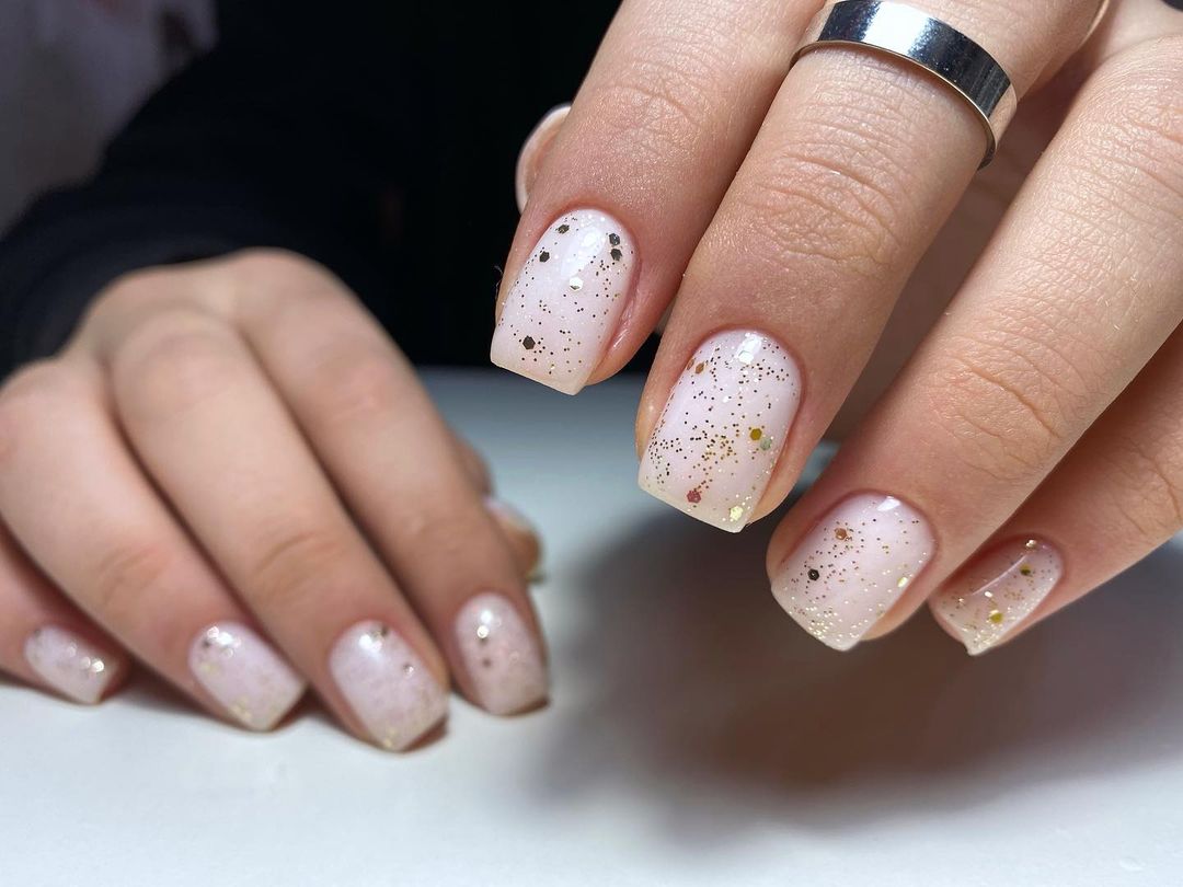 mvinogradova_nails в LOOKY — Минималистичный дизайн тоже очень круто ☃️