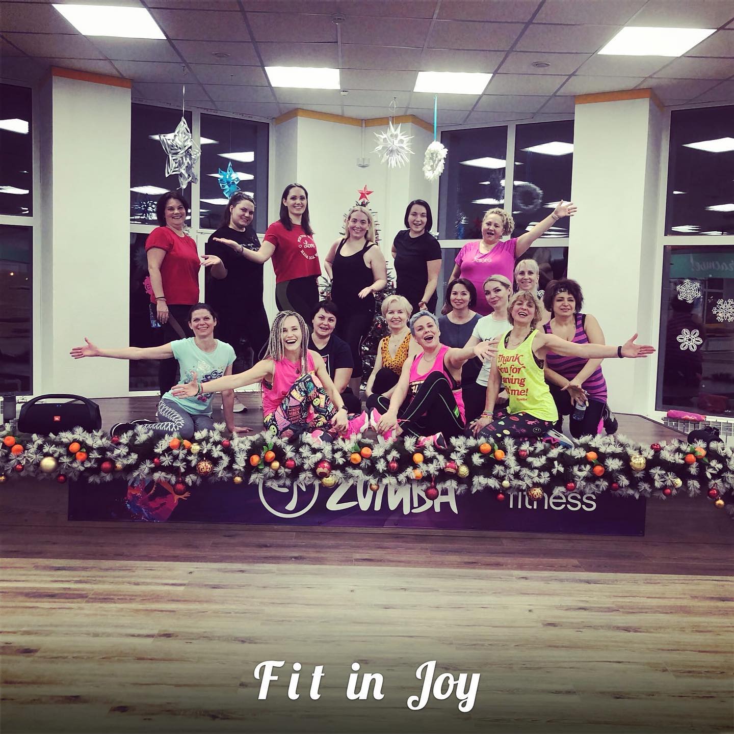 distrener в LOOKY. #fitinjoy,#zumba,#zinmariakirishi. 🎄 СЕГОДНЯ 🎄 танцуе...