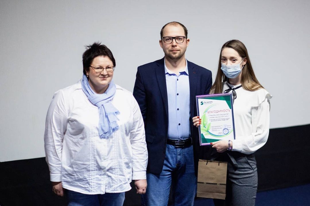 ⭐В Арзамасе подвели итоги городского конкурса экологических проектов «Экофест», который состоялся по инициативе движения За чистоту Арзамасского края! и реализован благодаря грантовой поддержке департамента по физической культуре, спо…. Наградили победителей и призёров, а также научных руководителей на базе ФОКа «Звездный» совместно с начальником отдела по экологии и охране природы администрации города Арзамаса Юлией Луповеевой.
 
По итогам конкурса первое место у школы №16 (проект «Дендрарий – музей под открытым небом»), второе – у школы №14 (проект «Орнитофауна лесопарковой зоны 11 микрорайона г. Арзамаса»), а третье место разделили между собой школа № 6 (проект «МаСкидка») и Православная гимназия (проект «Соберём макулатуру – сохраним деревья»). Представители команд получили дипломы и памятные призы.

По уже сложившей доброй традиции огромное спасибо за фоторепортаж Ксении Полушкиной @upala_malenkaya_pechenka