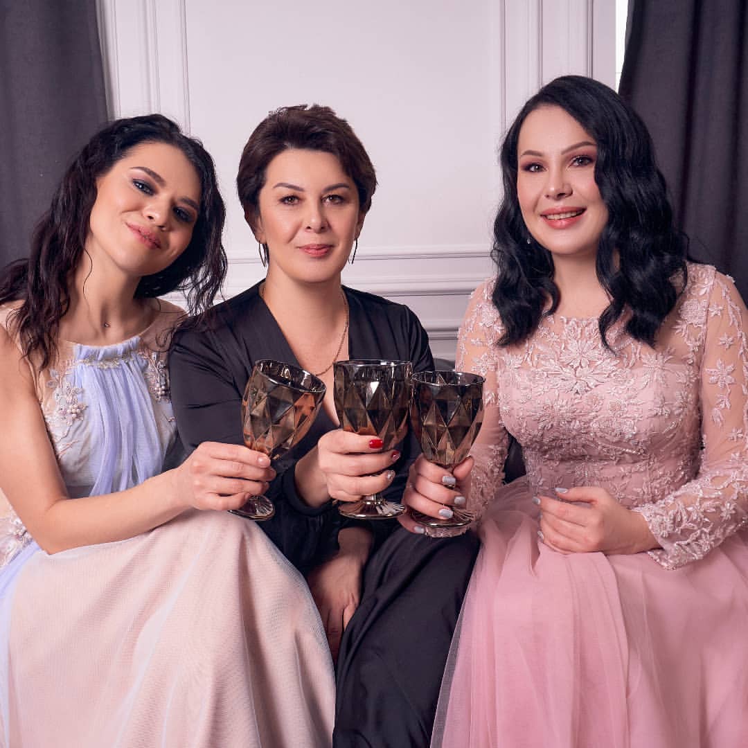 Ох 2021 Год!
Ты был Такой Разный
Ты подарил мне много новых эмоций и новый 🏡
Ты подарил мне юбилей , тот о котором я в юности думала, что эта дата, почти старость 🤭
Ты дал мне и слезы и потери 
Я благодарю тебя 2️⃣0️⃣2️⃣1️⃣

Первый год и первые полгода ,я Вас так долго не вижу, и встречаю НГ мои самые Любимые и Родные без Вас
Мама
@natalie160572
@alesha_metelesha 
Я Вас очень люблю ❤️❤️❤️

С Наступающим Новым Годом, Друзья!
Я желаю Всем Здоровья и Использования Заветных желаний 🪄🪄🪄