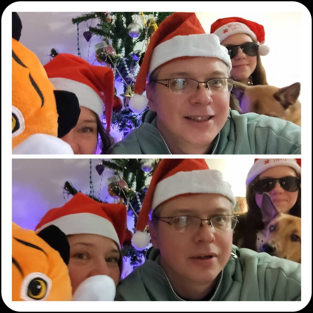 Traditional selfie from Chistyakovs' family. Happy New 2022 Year! As well with tiger we're going to the New Year with the dog ;-).
Традиционное селфи от Чистяковых!  К тигру мы отправляемся с собакой 🤣! С Новым 2022 Годом!