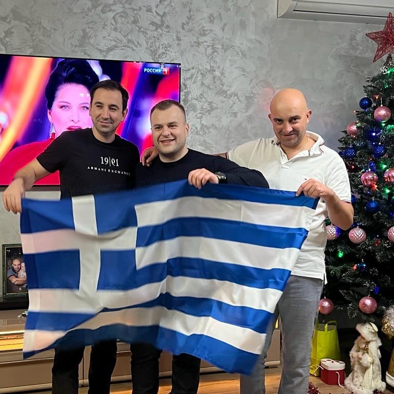 С Новым Годом 🇷🇺
З Новим Роком 🇺🇦 
Ευτυχισμένο Το Νέο Έτος🇬🇷
@nikolay_vladimirovich.n 
@grigorash_v.v