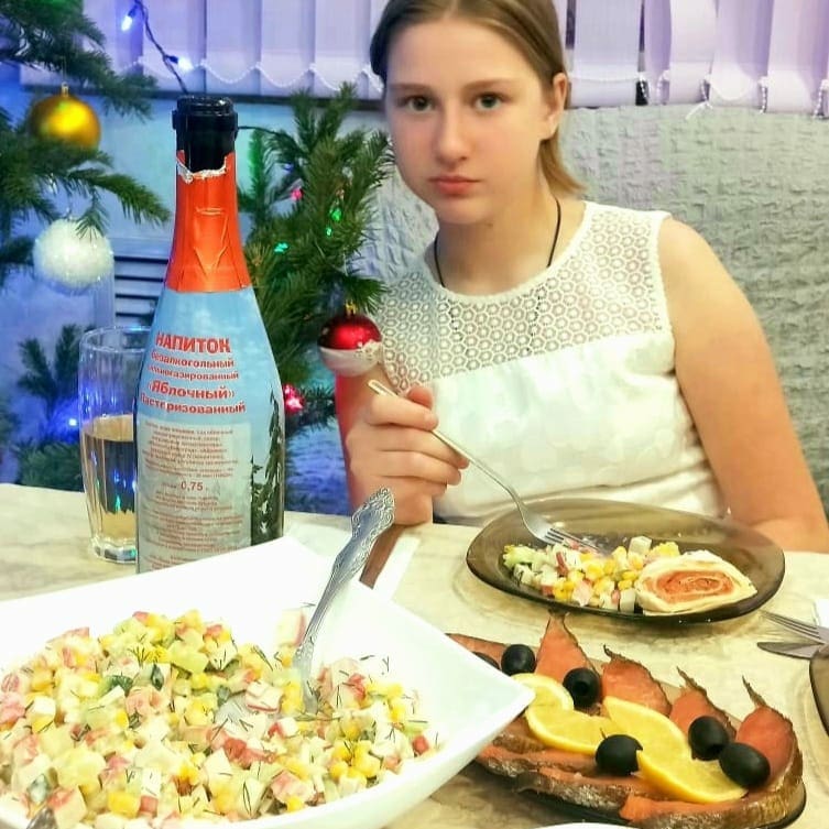 Всех с Новым Годом! Вот и закончился 2021 и наступил 2022 год.
У многих были трудности и сложности, но главное, это умение видеть плюсы и делать выводы. Согласитесь, также, у каждого из нас все равно есть и хорошие воспоминания о 2021г.🤗
Теперь, сделав правильные выводы и проведя работу над ошибками, нам необходимо провести 2022 год радостно и с пользой! С НОВЫМ ГОДОМ🎆 

#софинкадочьсвященника #сновымгодом #2022годтигра #новогоднеенастроение #удачивновомгоду #скоророждество #моясемья #счастьеесть #счастьевмелочах #счастливаядевочка