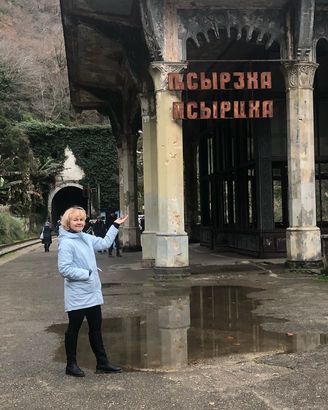 Новогодние каникулы в Абхазии#абхазия2022🎄🍊🏝 #январь2022 #море💙 #мандарины #елка2022 #дышиглубжесмотриназакат #морскойпейзаж #древнийгород #новыйафонабхазия #