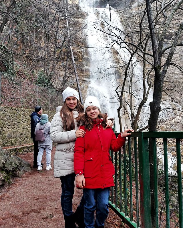 ksyuha_1990 в LOOKY. #доченькалюбимая,#бусинкамоя,#семья,#водопадыкрыма,#учансу,#ялта,#выходныессемьей. Моя любимая 🥰 вроде...