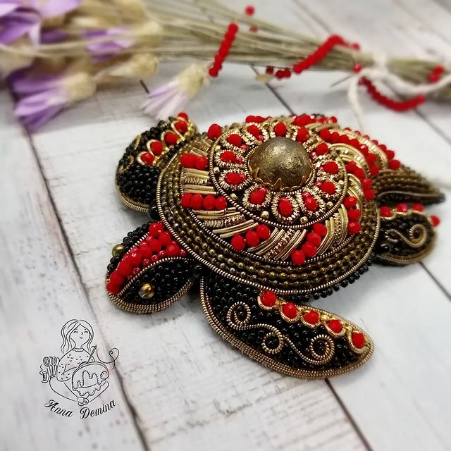 annademina1985 в LOOKY. #моиручкизлаторучки,#брошь,#брошьмк,#рукоделие,#ручнаяработа,#вышивка,#вышивкамк,#черепаха,#брошьчерепаха,#magicsheba_mk,#magicsheba_class,#handmade,#embroidery,#bordado. Всем добрый день 🤗!...