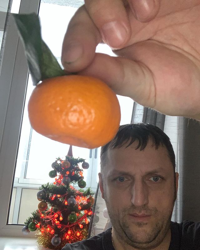 denbadro в LOOKY. . В Новый Год мандарин...