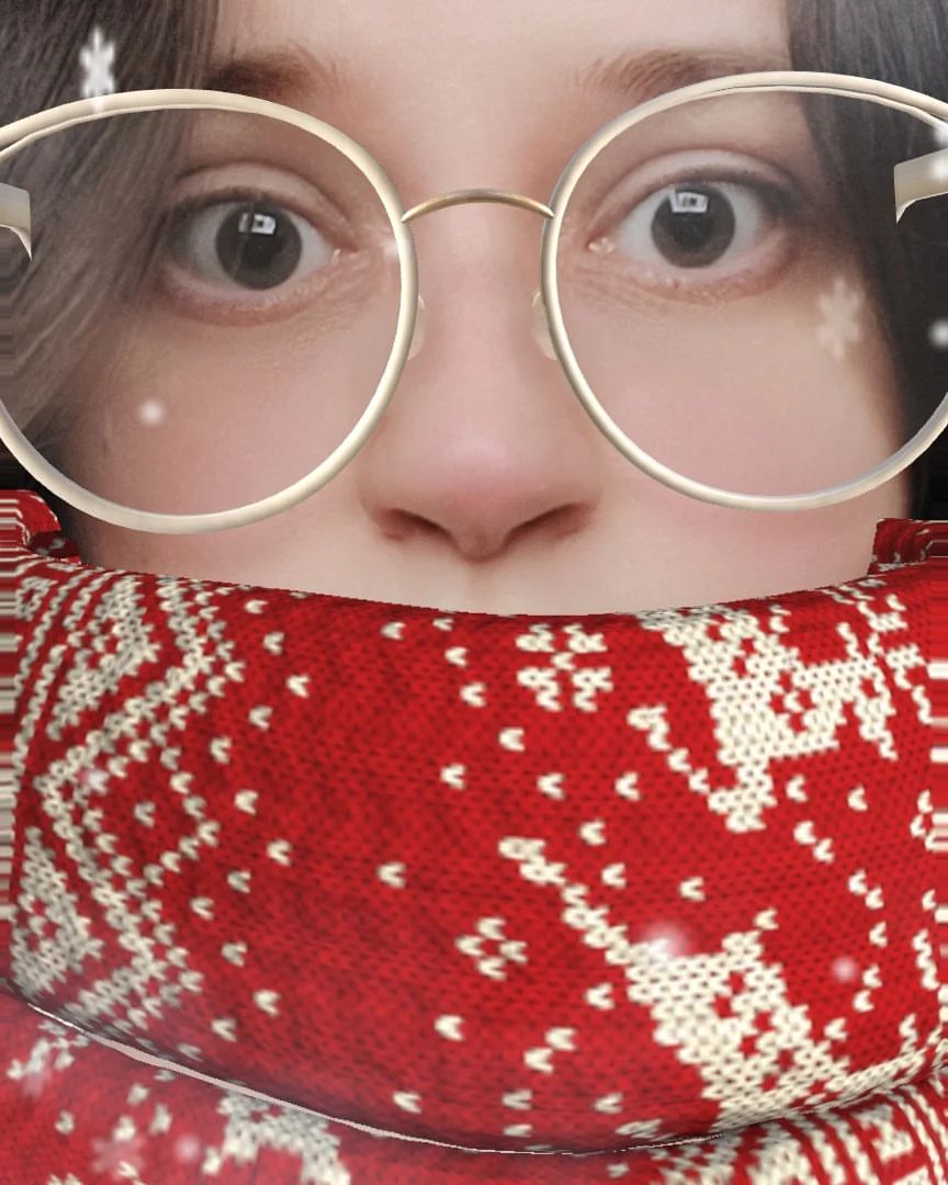illegalundead в LOOKY. #winter,#snow,#scarf,#red,#glasses,#freezing,#newyear,#2022,#старыйновыйгод,#снег,#зима,#шарф,#очки,#снежинки,#🌨. Второй день в снегах...