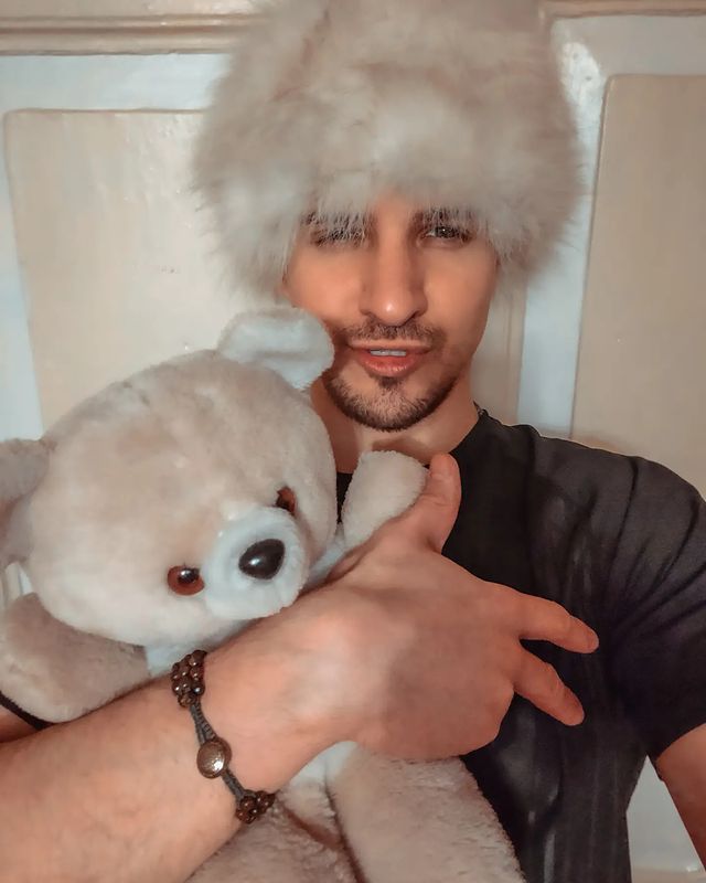 tarasovello в LOOKY. . Максимка, 31 годик)
...