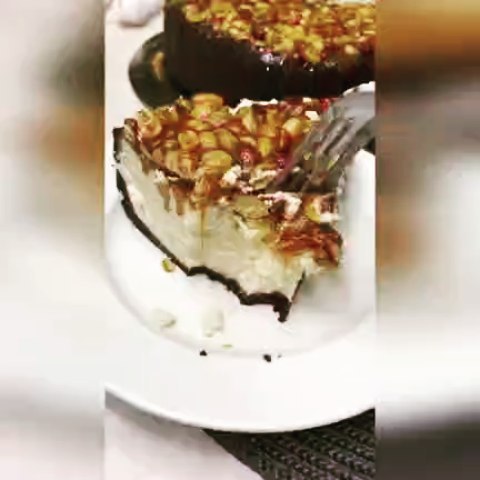 doma_vkysno_vsem в LOOKY. #рецепты,#торт,#выпечка,#десерт,#новыйдень,#кухня,#лимон,#продукты,#вишня,#кексырецепт,#маффины,#кексы. Чизкейк "Сникерс" 

...