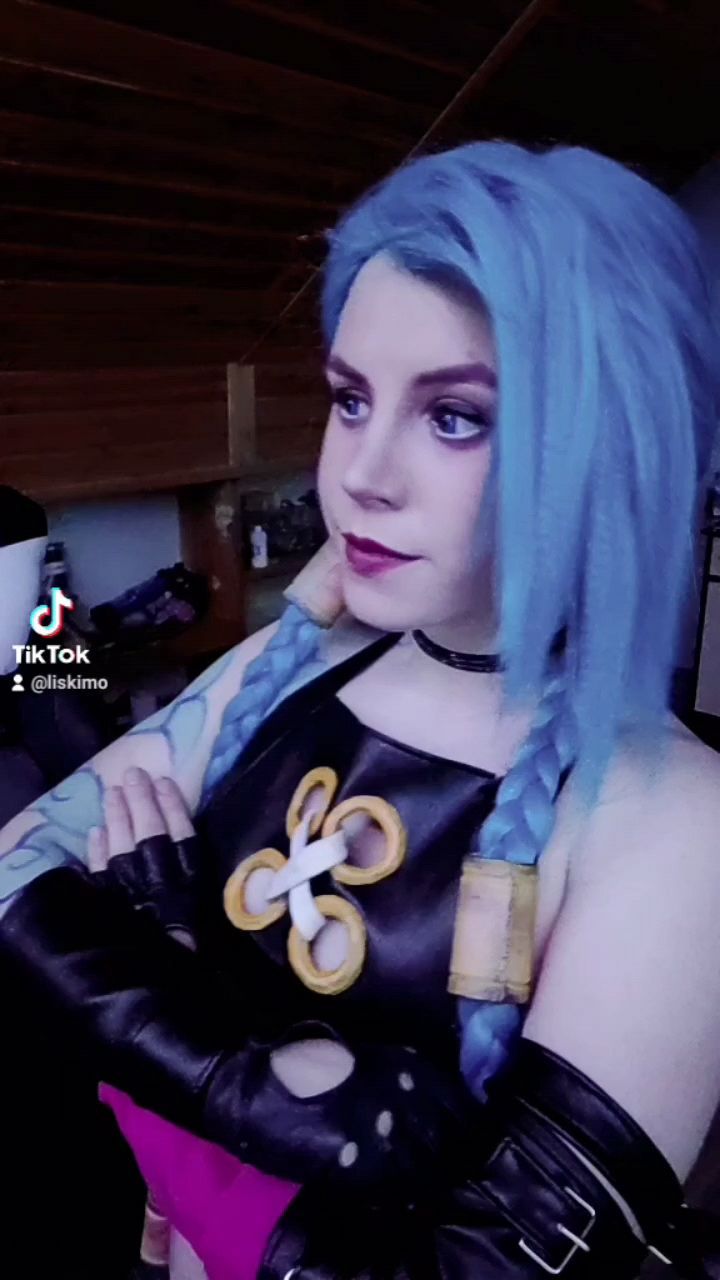 juliapyrinova in LOOKY. #джинкслигалегенд,#амбициозныйэльфджинкс,##lol,#leagueoflegendscosplay,#leagueoflegends,#arcane,#arcanelegends,#arcanejinx,#jinxcosplay,#jinxed,#jinx,#jinxelf,#cosplaylol,#cosplay,#cosplayjinx,#cosplayleagueoflegends,#cosplaygirl,#косплейджинкс,#косплеерша,#косплей,#лигалегенд,#лигалегендкосплей,#лол,#джинкслигалегенд,#Джинкс,#джинксаркейн,#newyear,#newyearjinx. Так этот тикток нрав...