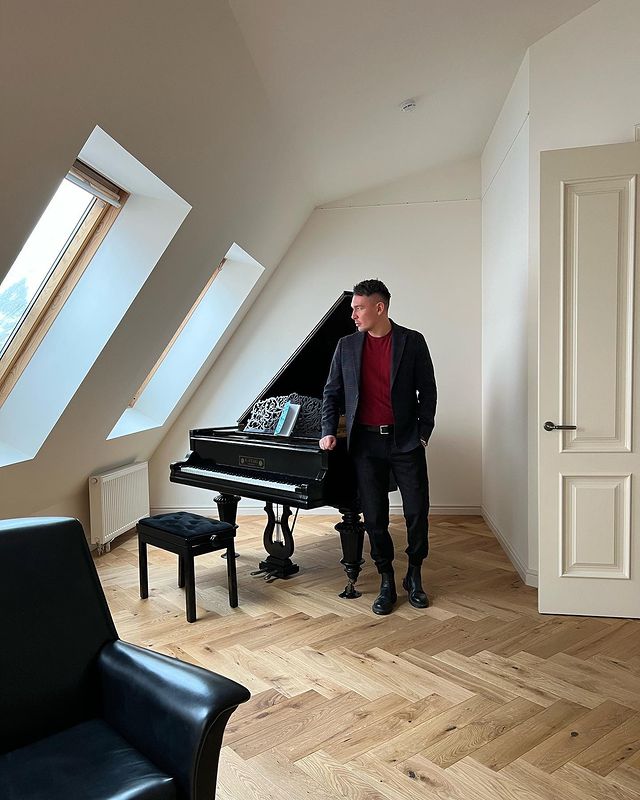 anton_yourch в LOOKY. . Типа музыкант