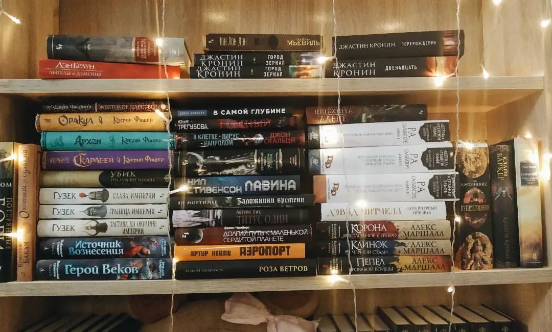 Книжные итоги за 2021 год📚

Всего 107 книг. 
Из них:
📕Моих бумажных 40 шт.
📗Библиотечных 4 шт.
🎧Аудиокниг 51 шт.
📱Электронных книг 8 шт.
📘Книг с улицы 4 шт.

С одной стороны круто, прочитано на 30 книг больше, чем в 2020 году. Однако, книг из моей библиотеки прочитано меньше на 16. Что немного расстраивает. 🤔 Подумываю с этим что-то делать.

P.S. И это я ещё не считала количество купленных книг за год 😅
Если честно, даже страшно за это браться 👀 поэтому не буду)))