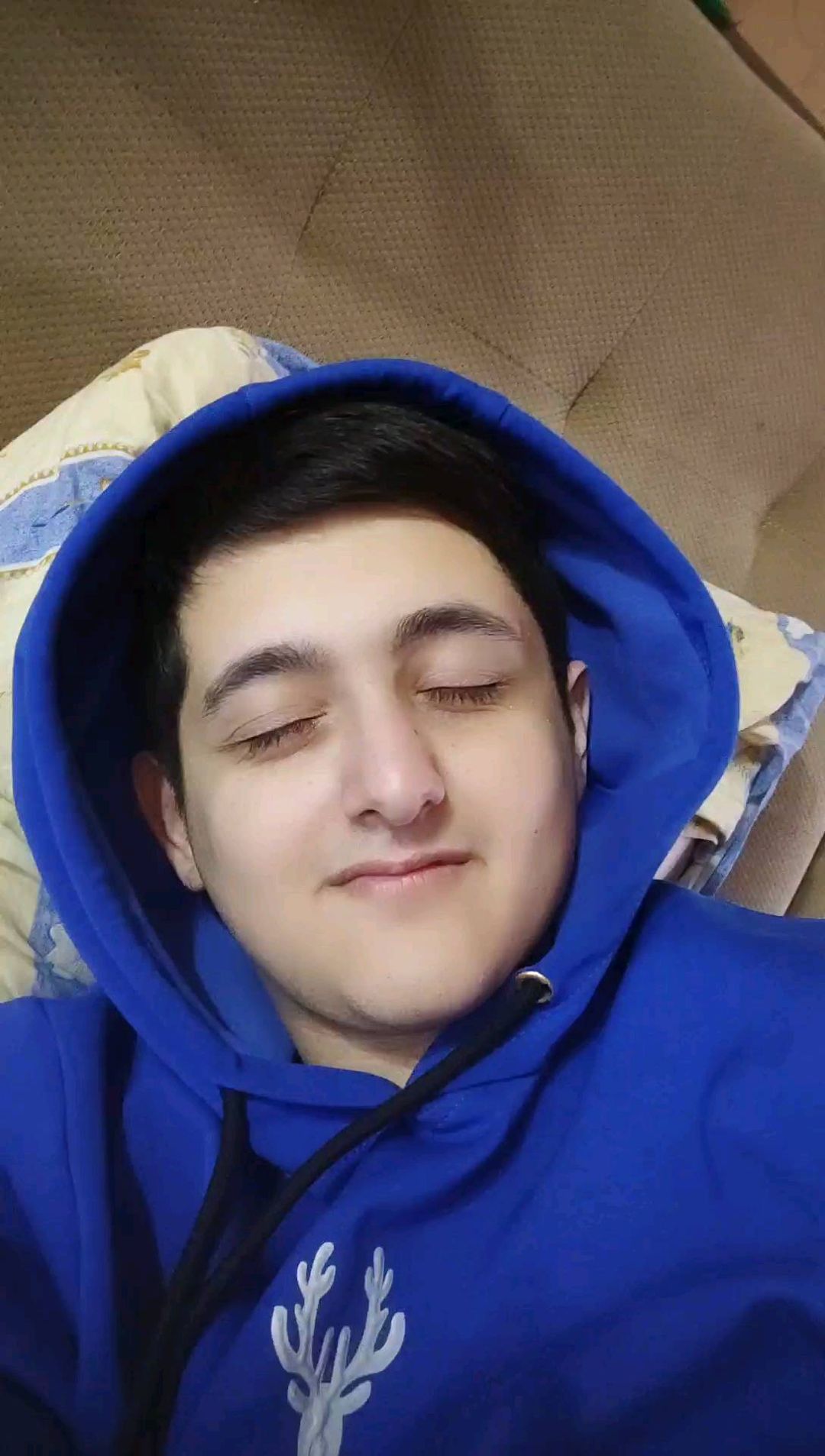 pavlos_26 в LOOKY. . Мне идёт такой цвет?...
