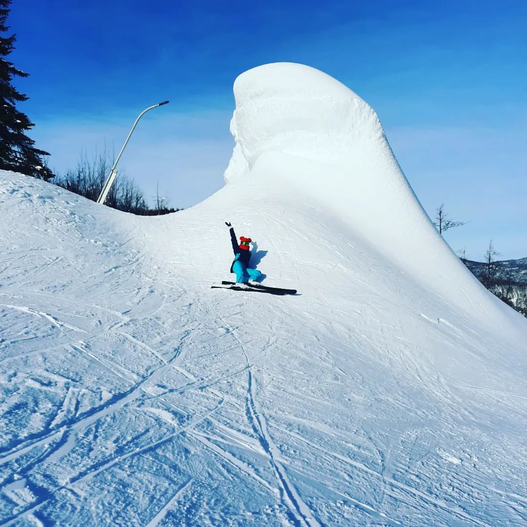 Прекрасные виды на @ski_gladenkaya 😍
Комбо выходного дня счастливого человека: погода -5, голубое небо, яркое солнце, чистый горный воздух и лыжи💙
