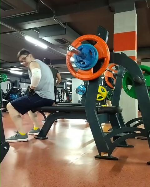 denis_deev10 в LOOKY. #качаяжелезо,#спортзал,#спорт,#тренировка,#москва,#атсфитнес,#штанга,#гантели,#тренажеры,#будьздоров,#хорошеенастроение,#делайкакя,#скоролето,#несдаюсь,#работаемдальше,#бодибилдинг,#позитив,#здоровоетело,#здоровыйдух. Вхожу в рабочий ритм...