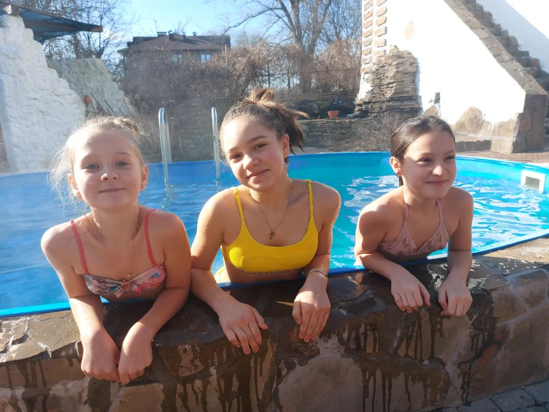 Кумушки🥰😘 отличные выходные❤💯. В холодные деньки горячий бассейн это что то👍

#отдых #любимыедети  #выходные  #семья💞