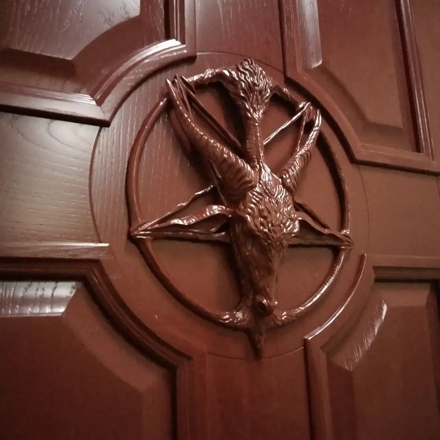 morphineshot в LOOKY. #рабочие_будни. Hail Satan!)
#рабочи...