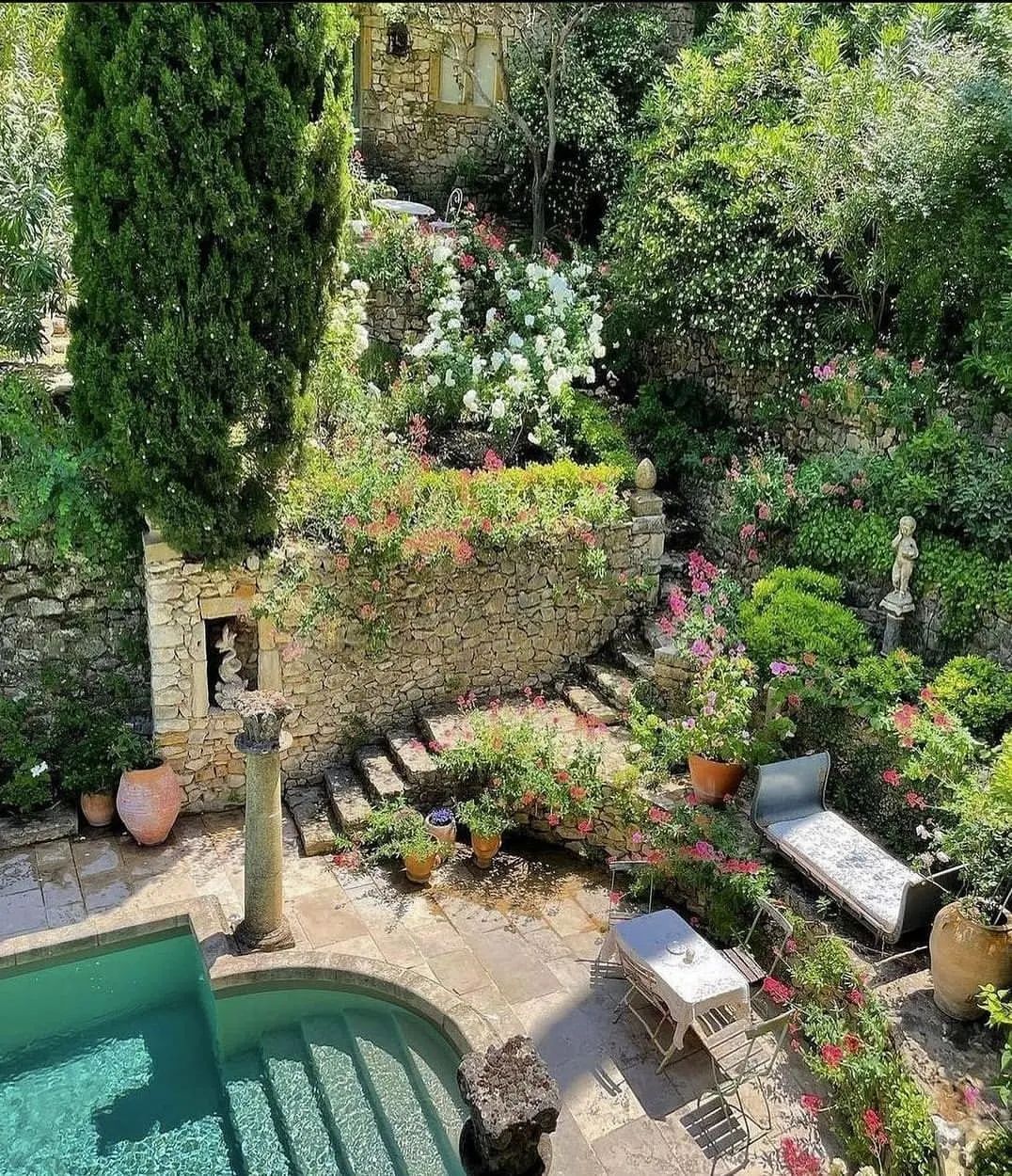 shortscars.newe в LOOKY — château saint-victor-la-coste in provence, #france