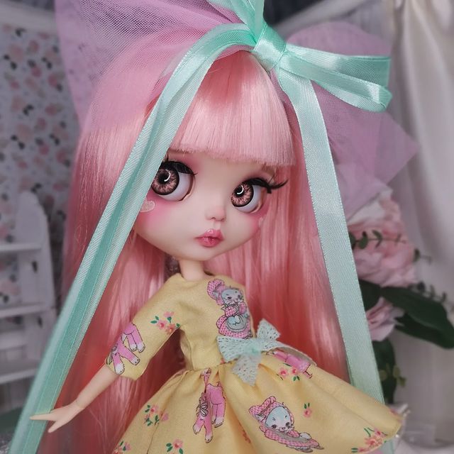 nadine.fleur.doll в LOOKY. #блайз,#куколка,#кастомблайз,#блайзМосква,#блайзкастом,#подарокдочке,#подарокдевочке,#подарок,#чтоподарить,#подарокнановыйгод,#blythe,#blytheclothes,#dollphotography,#customdoll,#blythemania,#customblythe. Малышка в поисках 🏡...