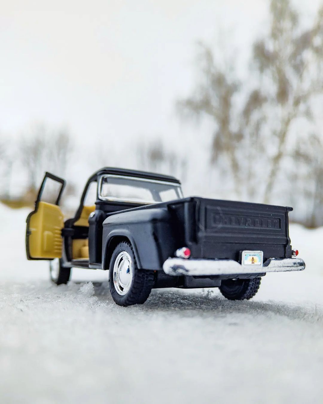 toys_pin in LOOKY. #игрушки,#toy,#toys,#chevrolet3100,#chevrolet,#pickuptruck,#1956,#1956chevy,#mobilephotography,#photographer,#winter,#alaska,#snow,#russia,#USA,#love,#car,#oldschool. Это одна из самых кр...