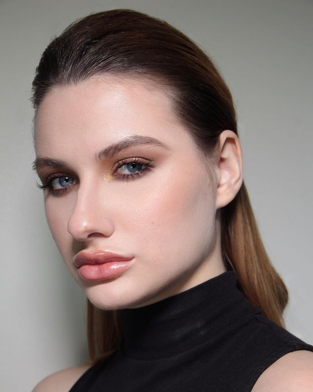 leodarmakeup в LOOKY. #макияжростов,#визажистростов,#вечерниймакияж,#вечерниймакияжростов,#небледно,#новогодниймакияж,#новогодниймакияжростов,#праздничныймакияж,#праздничныймакияжростов,#прическиростов,#укладкиростов. Мои любимые смоки ☺️...