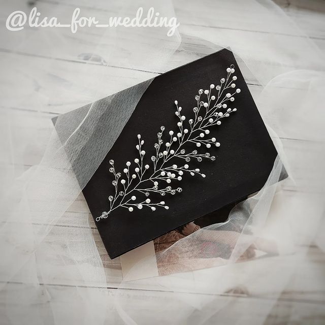 lisa_for_wedding в LOOKY. #украшенияворонеж,#украшенияизхрусталя,#украшенияизкристаллов,#украшениявприческу,#диадемаручнойработы,#диадема,#тиара,#тиарадляневесты,#свадебныйгребень,#прическанасвадьбу,#прическаневесты,#веточкаизхрустальныхбусин,#веточкавприческу,#хрустальныйгребень,#украшениянавыпускной,#нежнаяневеста,#свадебныйнаряд,#свадебноеплатье,#веточкавприческу,#вприческу. Нежнейшая веточка из...