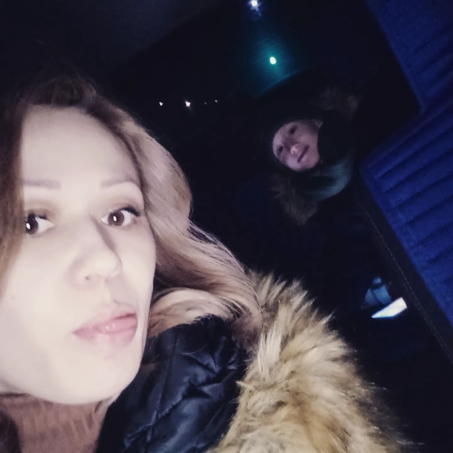 duzhenkovarita в LOOKY. . Дурачимся, ждём папу...