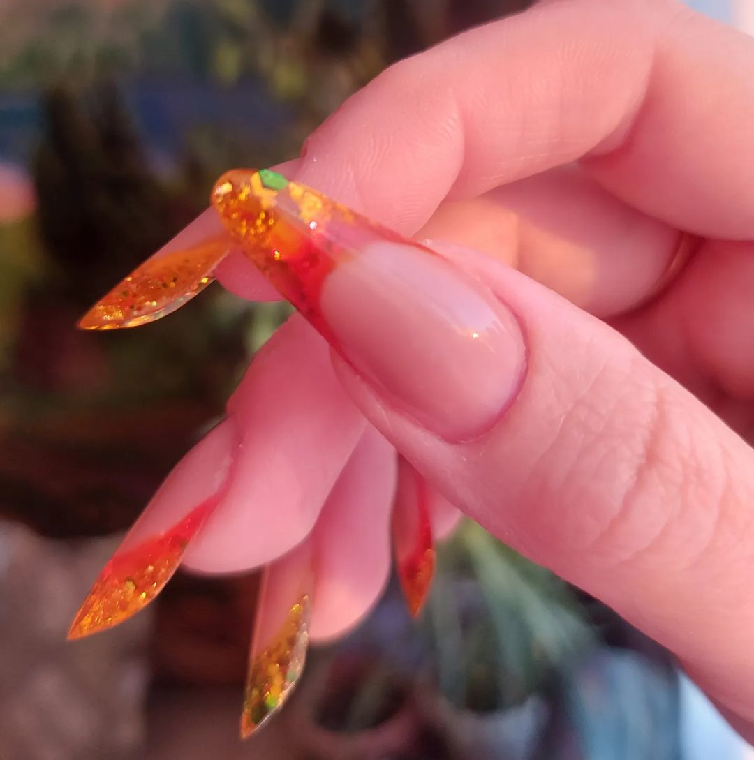 ulitina.nail в LOOKY — Глиттер — что это? 🤩
⠀
Мерцание и блестки снова в моде. В к
