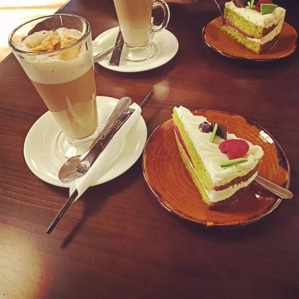 yushaart в LOOKY — #шушу #кофе #пирожное #фисташкамалина❤️