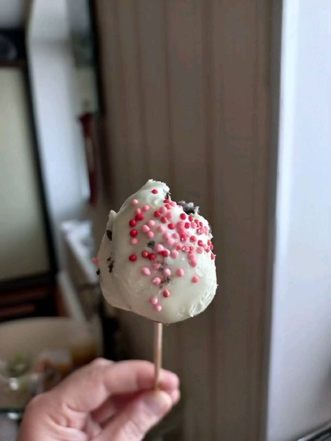 l.e._l.e.n.a в LOOKY. #дочка,#daughter,#кейкпопсы,#кейкпопс,#cakepops,#вкусноипросто,#дочкаготовит,#десерт,#десерты,#приятногоаппетита,#bonappetit. Дочка приготовила ке...