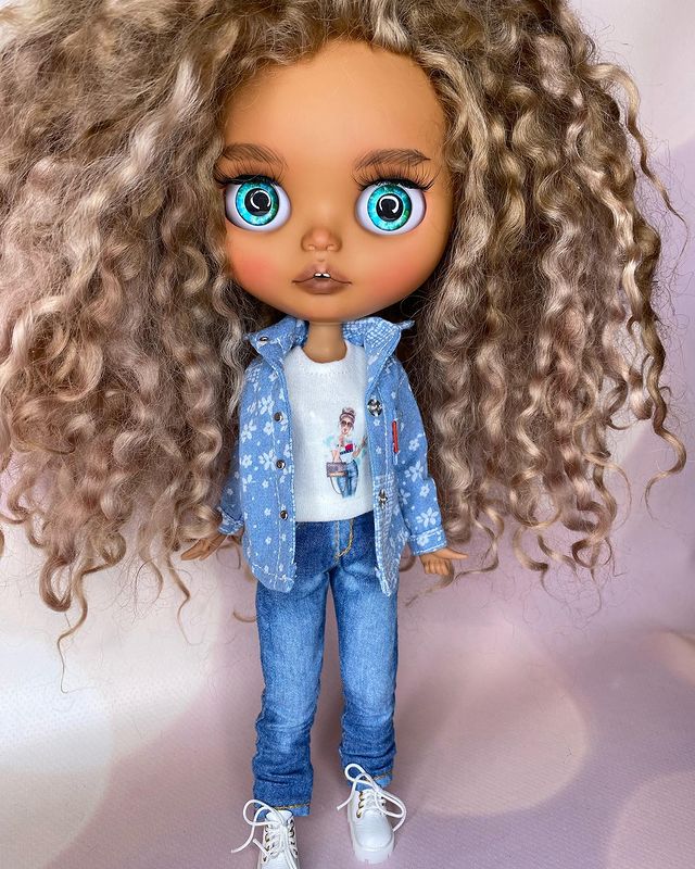blythes_boutique в LOOKY. #блайз,#куклаблайз,#карвингблайз,#блайзкупить,#блайзкастом,#блайзочка,#куклыручнойработы,#клуббелыйслон,#клубинстадолл,#blythe,#blythedoll,#customblythe,#blyhtelover,#blythelove,#ooakblythe,#blythedollcustom,#blytheworld,#doll,#натуральныеволосы,#dollycustom,#icydoll,#handmade,#holaladoll,#blythelips,#white_slon,#ブライス. Малышка ищет любящий...