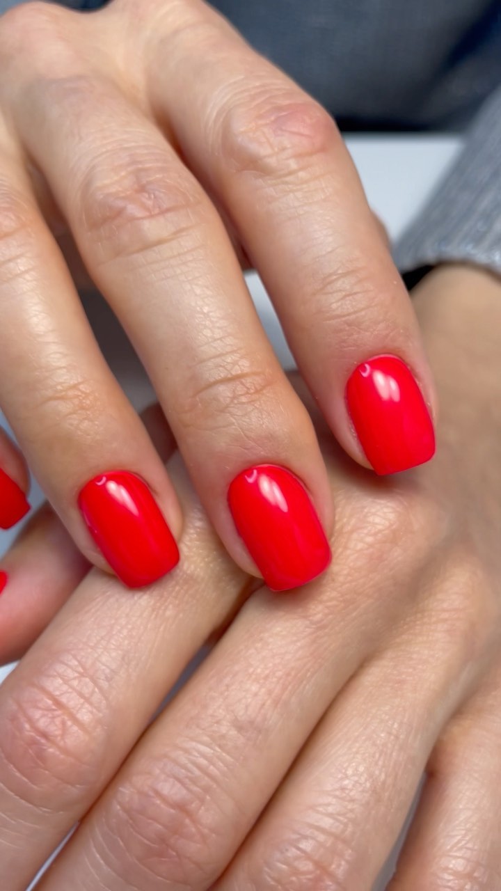 elenabris_nails в LOOKY. #маникюрбеговаямосква,#красныеногти,#яркийманикюр,#скоровесна,#корткиеногти,#квадратныеногти,#квадратныеногтидизайн,#дизайнкрасный,#маникюрсао,#маникюрсаомосква,#маникскрасным,#шеллакмосква,#красивыеногти,#красивыеноготки,#красивыеруки,#яркийманикюр. Аппаратный маникюр с...