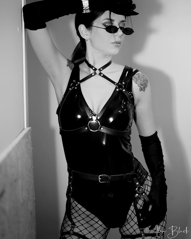 ilyablack.ru в LOOKY. #ilyablackphoto,#blackandwhite,#model,#sexy,#girl,#liketime,#popular,#moscow,#dream,#photo,#photosession,#like,#projectblack,#top,#instagram,#time. Танцы. Завораживающа...